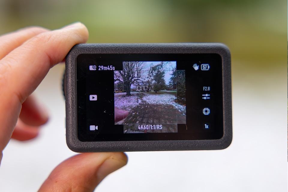 Định dạng vuông Tùy chỉnh của DJI Osmo Action 6 được hiển thị với đường lưới được bật (Ảnh: Internet)