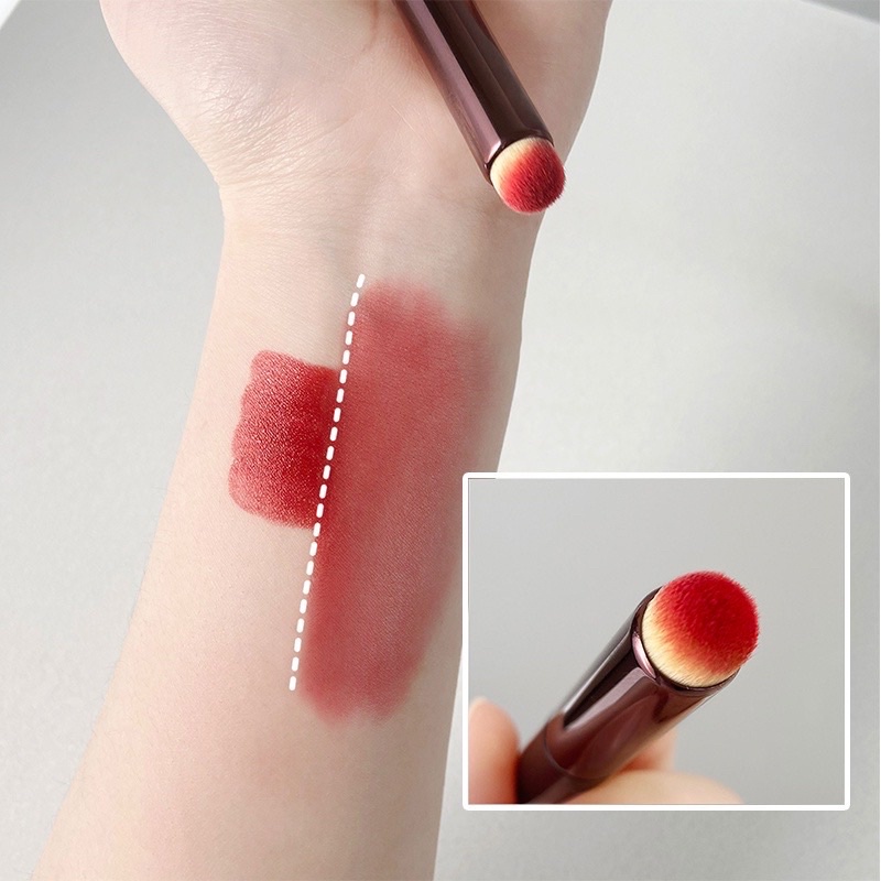 Liệu rằng có cần dùng cọ tán son không?