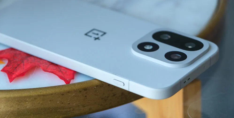 Nút cảnh báo của điện thoại OnePlus 15 (Ảnh: Internet)