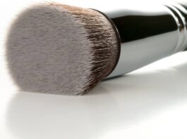 Phân tích 7 dạng dụng cụ tán nền phổ biến nhất – từ cọ đến bông mút Homepage