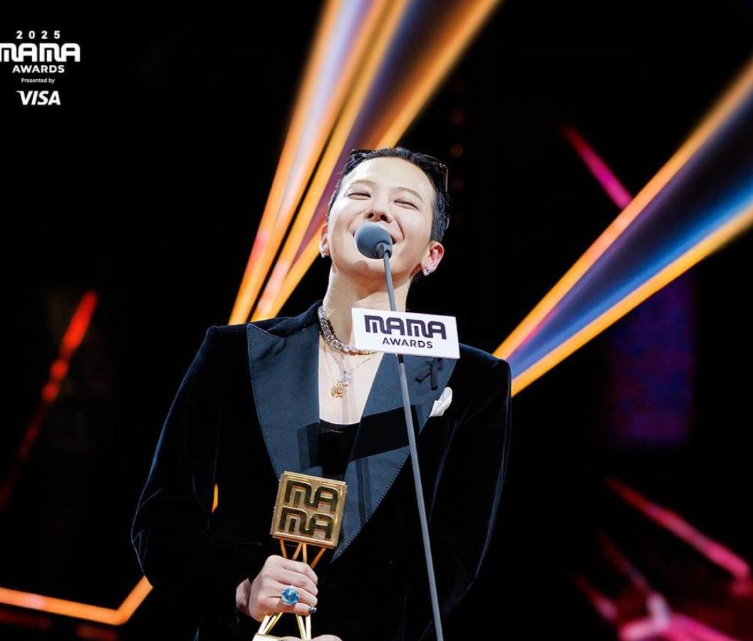 G-DRAGON chiến thắng hạng mục Nghệ sĩ của năm một cách xứng đáng (Ảnh: Internet)