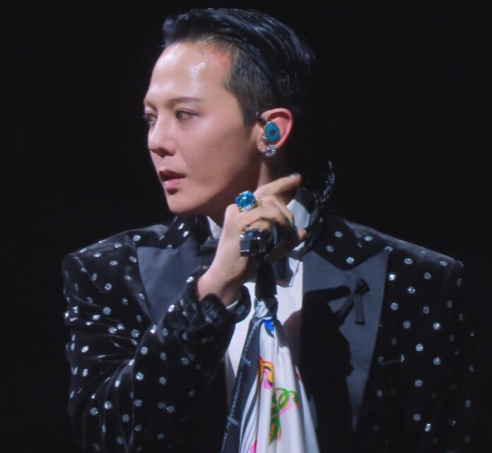 Màn trình diễn của G-DRAGON tại MAMA đang là chủ đề bàn luận sôi nổi (Ảnh: Internet)