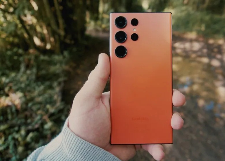 Điện thoại Galaxy S23 Ultra màu đỏ (Ảnh: Internet)