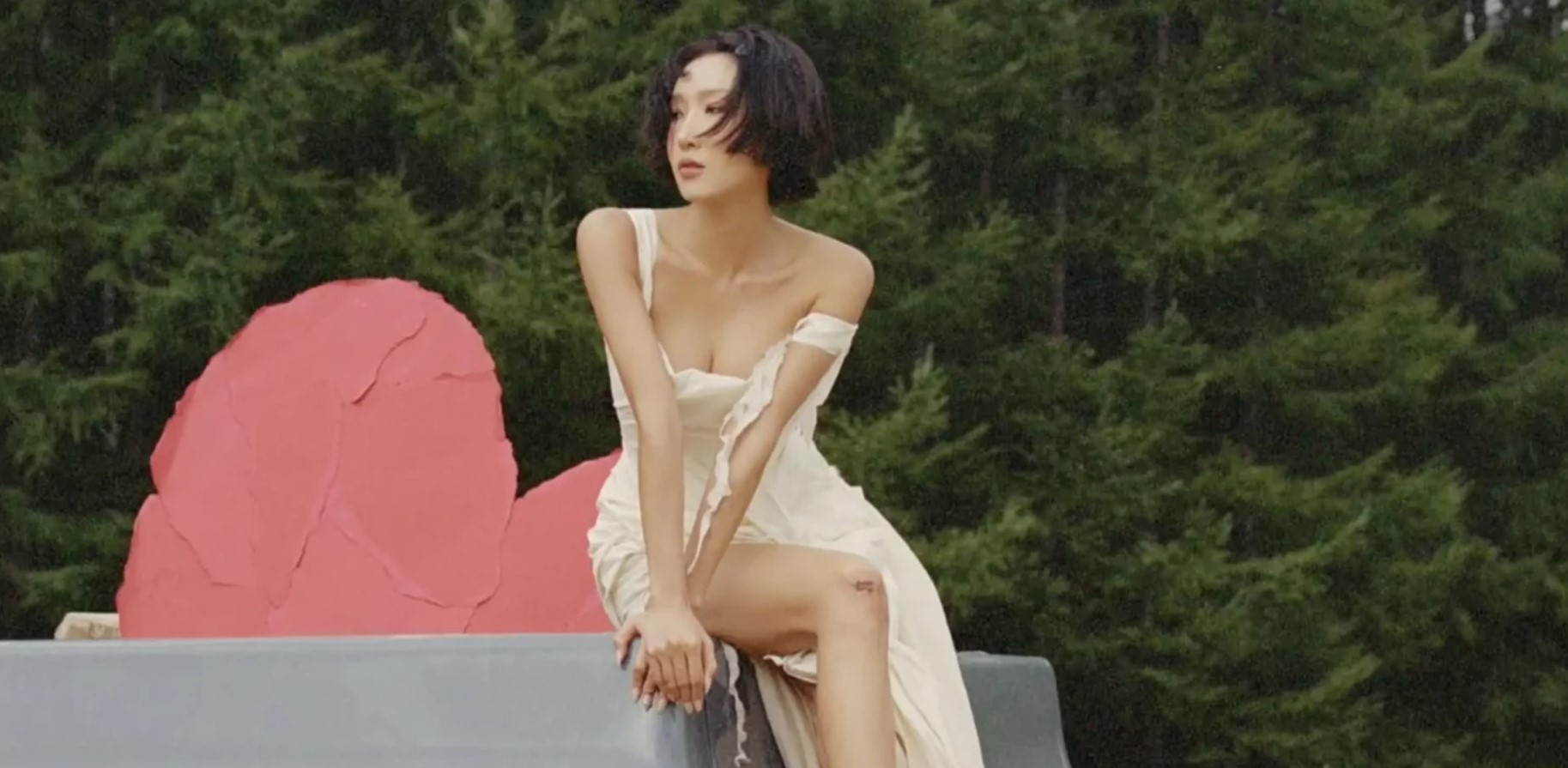 Hwasa có một năm thành công với “Good Goodbye (Ảnh: Internet)