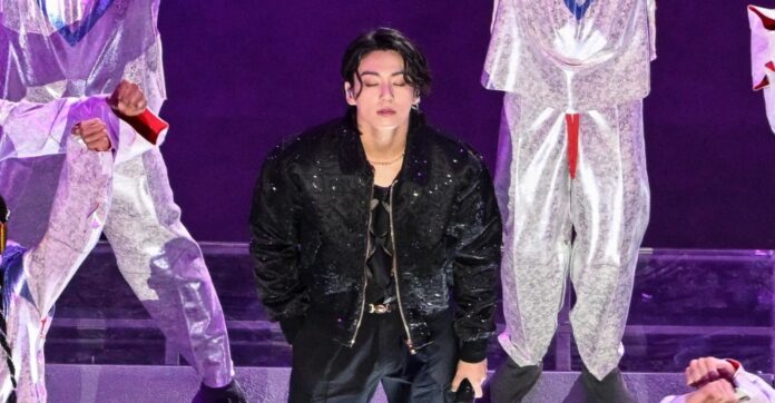 Jungkook gây "bão" với màn trình diễn đêm khai mạc World Cup vào 4 năm trước (Ảnh: Internet)