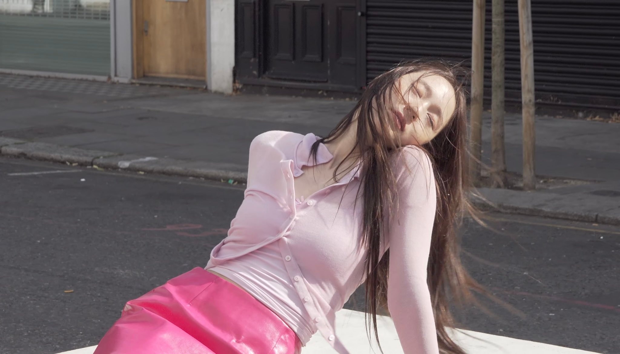 “Solitary” là sản phẩm âm nhạc mà nữ nghệ sĩ gửi gắm câu chuyện trong quá trình hoạt động nghệ thuật (Ảnh: Internet)