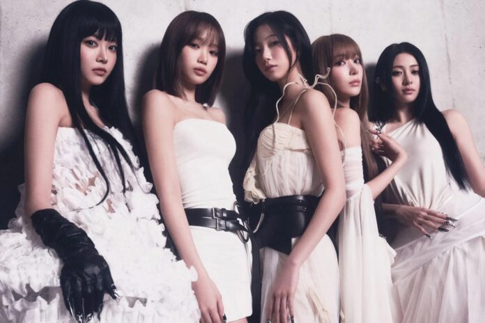 LE SSERAFIM là nhóm nhạc nữ Hàn Quốc ra mắt năm 2022 dưới trướng Source Music (thuộc HYBE Labels). Tên nhóm là đảo ngữ của cụm “I’M FEARLESS,” thể hiện tinh thần tự tin và kiên định – đặc trưng xuyên suốt trong âm nhạc và hình ảnh của nhóm (Ảnh: Internet)