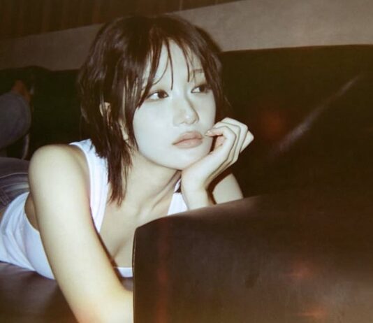 Lee Seo Yeon trong bộ ảnh teaser cho album solo đầu tay dưới trướng H1GHR MUSIC, xuất hiện với kiểu tóc ngắn thời thượng và phong cách trưởng thành. Hình ảnh này đánh dấu sự chuyển mình của cô sang dòng nhạc R&B và hip-hop hiện đại (Ảnh: Internet)