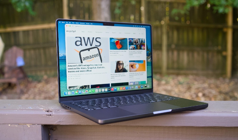 MacBook Pro M5 14 inch (Ảnh: Internet)