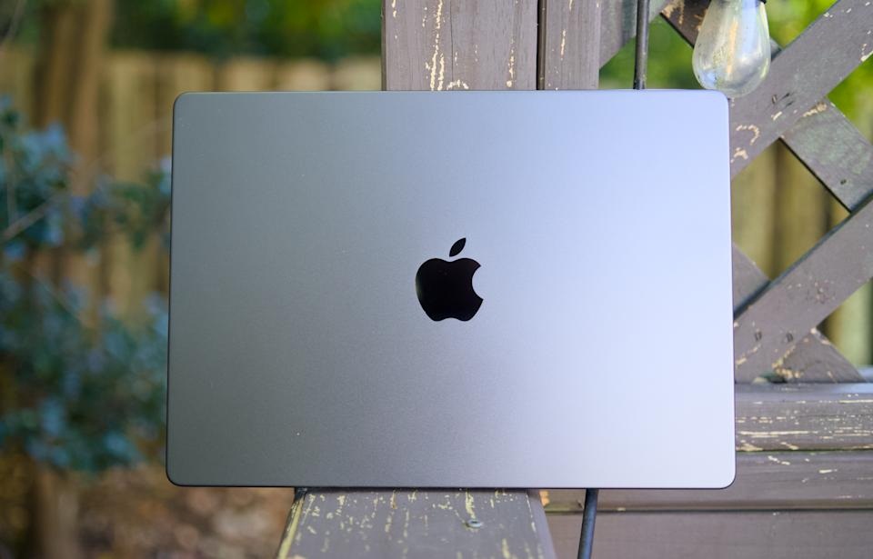 MacBook Pro M5 14 inch (Ảnh: Internet)