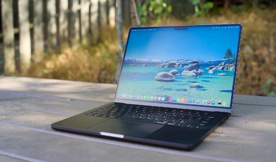 MacBook Pro M5 14 inch (Ảnh: Internet)
