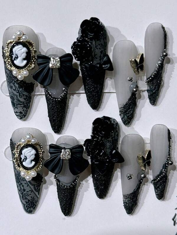 Mẫu nail màu đen công chúa cổ điển