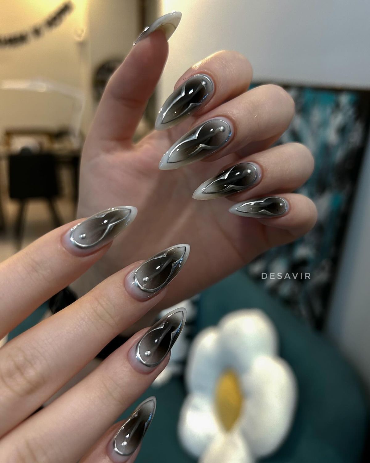 Mẫu nail đen ombre