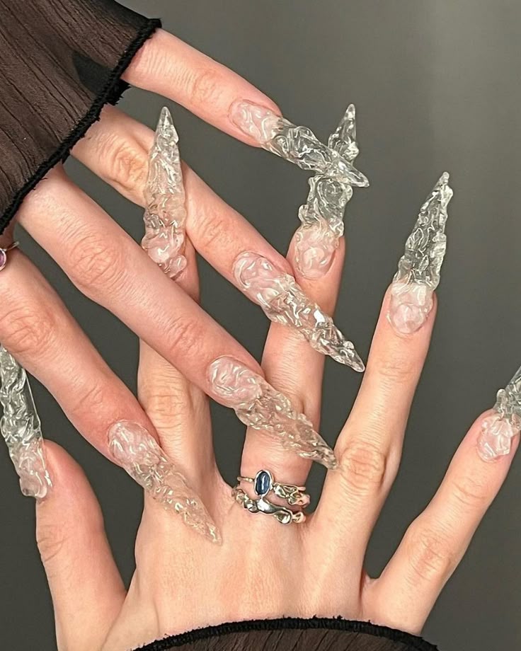 Khám phám mẫu nail trong suốt – vừa độc đáo mới mẻ vừa cực kì cuốn hút