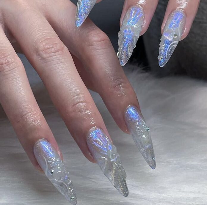Mẫu nail tạo thêm hiệu ứng nhờ tráng gương