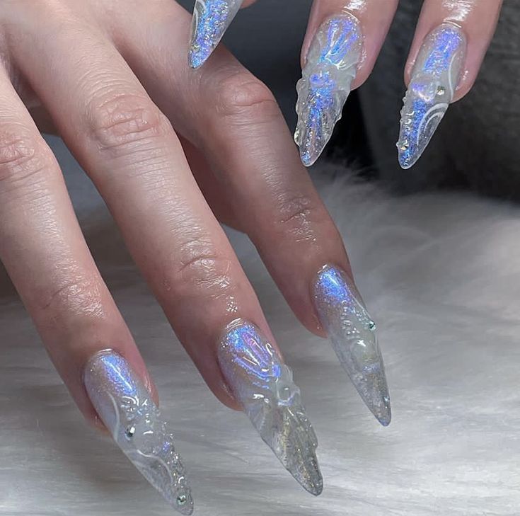 Mẫu nail tạo thêm hiệu ứng nhờ tráng gương