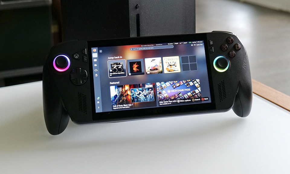 Microsoft đã đưa các thẻ tương thích vào một số game trong cửa hàng của mình để người mua biết được game tương thích với máy ROG Xbox Ally X (Ảnh: Internet)