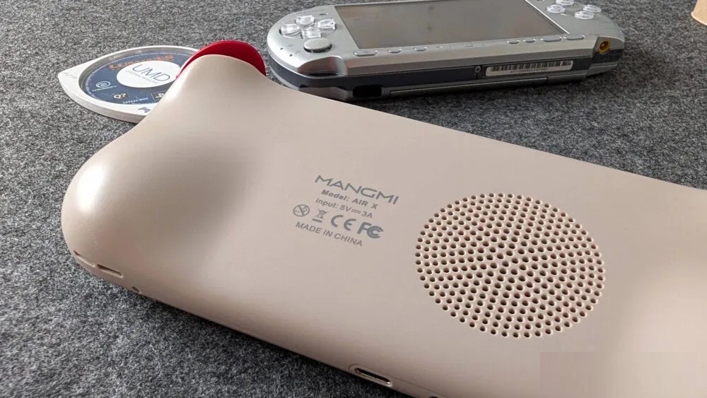 Mặt sau của máy chơi game MANGMI AIR X (Ảnh: Internet)
