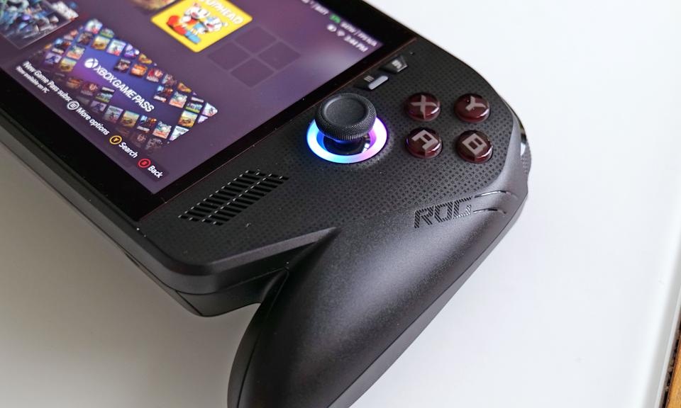 Cũng giống như tay cầm của máy Xbox truyền thống, ROG Xbox Ally X có bố cục nút bấm ABXY (Ảnh: Internet)