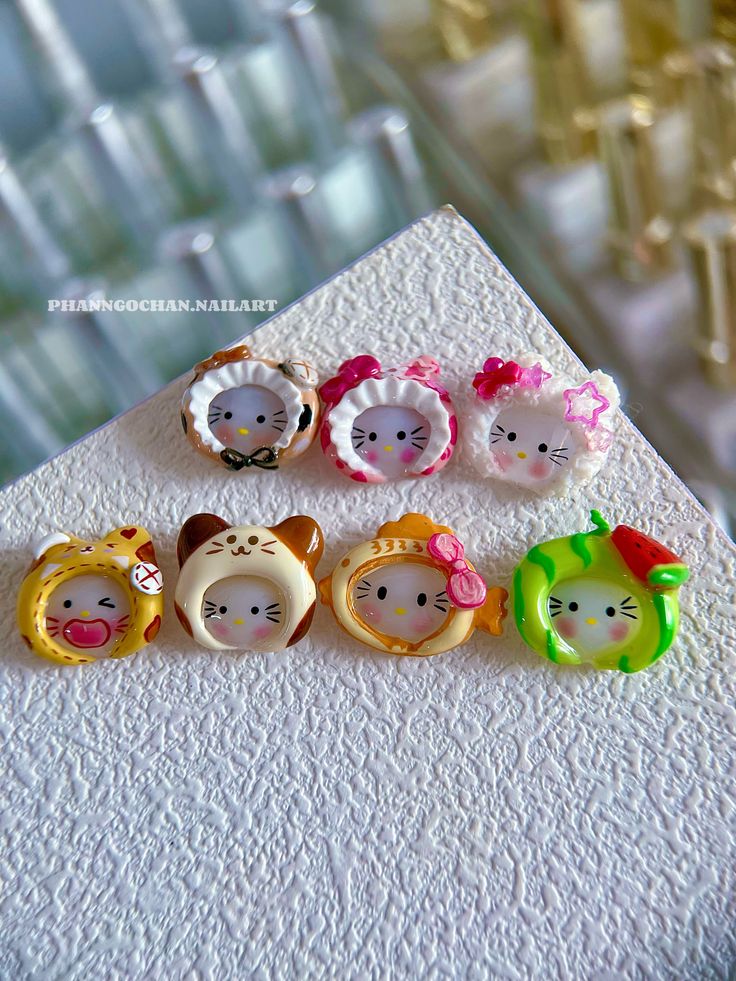 Nail thú kết hợp vẽ khăn choàng nổi bên ngoài