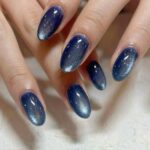 Đổi gió với trend nail màu xanh biển – huyền bí ấn tượng mà lại còn sáng da