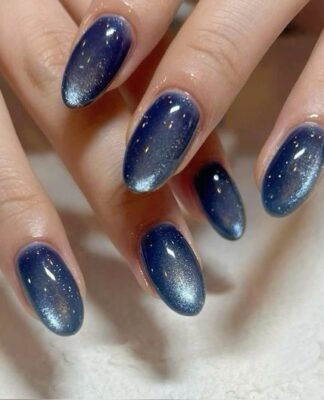 Đổi gió với trend nail màu xanh biển – huyền bí ấn tượng mà lại còn sáng da