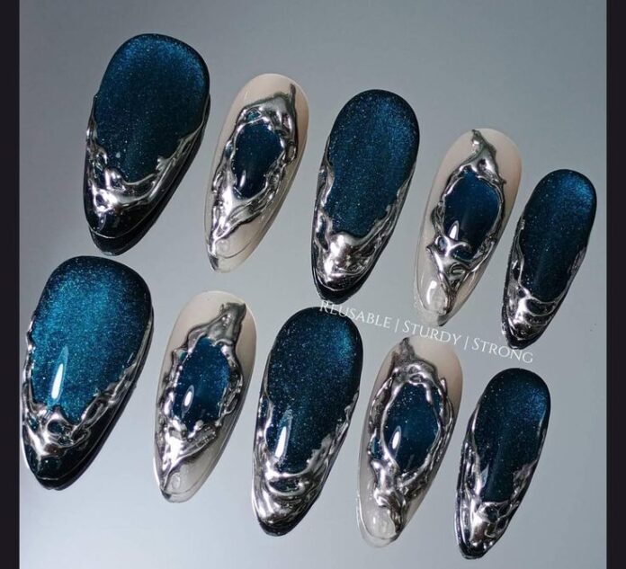 Nail màu xanh dương phối bạc