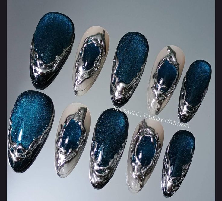 Nail màu xanh dương phối bạc