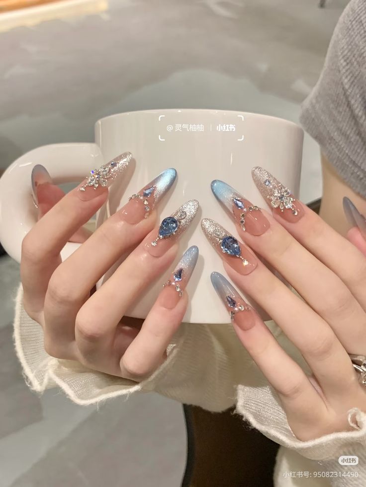 French với móng dài tròn