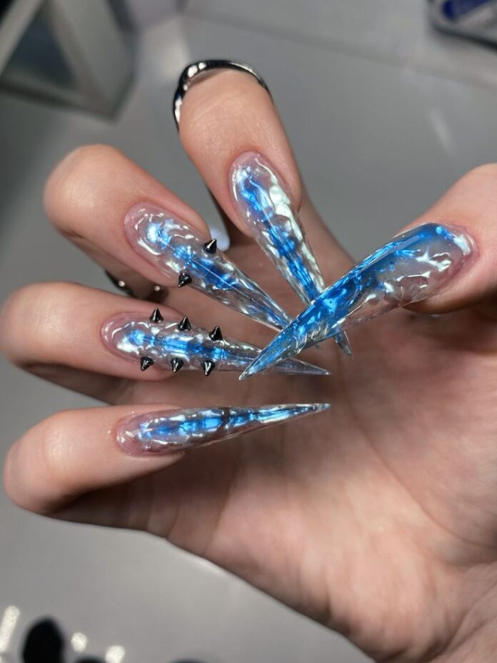 Nail màu xanh biển cho móng nhọn