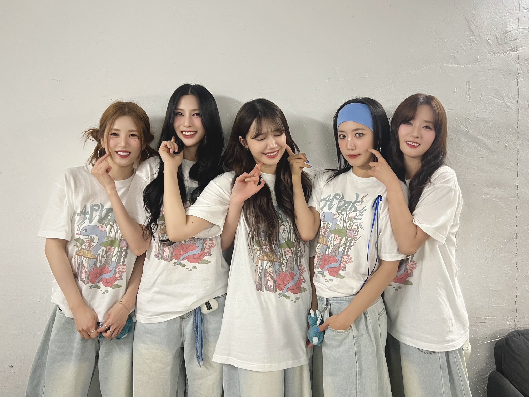 Apink tích cực tổ chức các hoạt động mở đầu cho chuỗi hoạt động trở lại vào năm sau (Ảnh: Internet)