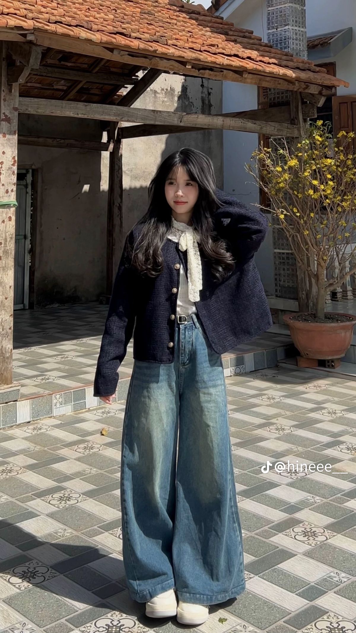 Áo khoác ngắn cùng quần suông