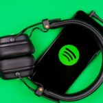 Spotify điều chỉnh tính năng trộn bài ngẫu nhiên và thử nghiệm tính năng tóm tắt sách nói (Ảnh: Internet)