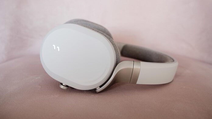 Tai nghe Fractal Scape được thiết kế với sự kết hợp vật liệu ấn tượng (Ảnh: Internet) Tai nghe Fractal Scape được thiết kế với sự kết hợp vật liệu ấn tượng (Ảnh: Internet)