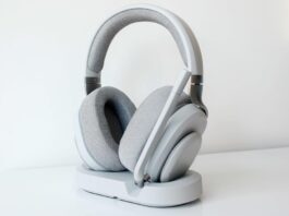 Tai nghe Fractal Scape đi kèm với đế sạc cảm ứng tiện dụng (Ảnh: Internet)