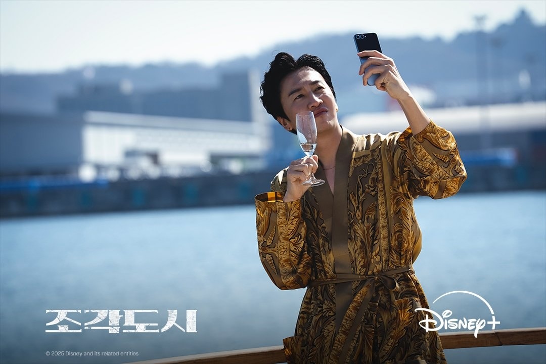 Lee Kwang-soo đảm nhận vai diễn mà bản thân nam diễn viên cho rằng là nhân vật phản diện (Ảnh: Internet)