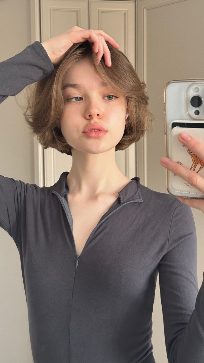 Tóc bob ngắn xoăn C