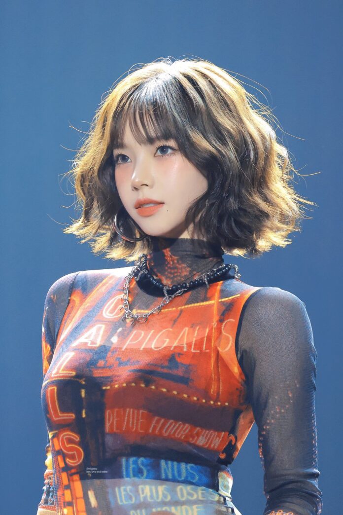 Kiểu tóc bob nữ xoăn sóng lớn