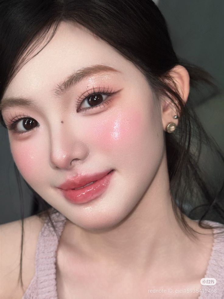Trang điểm kiểu glow skin