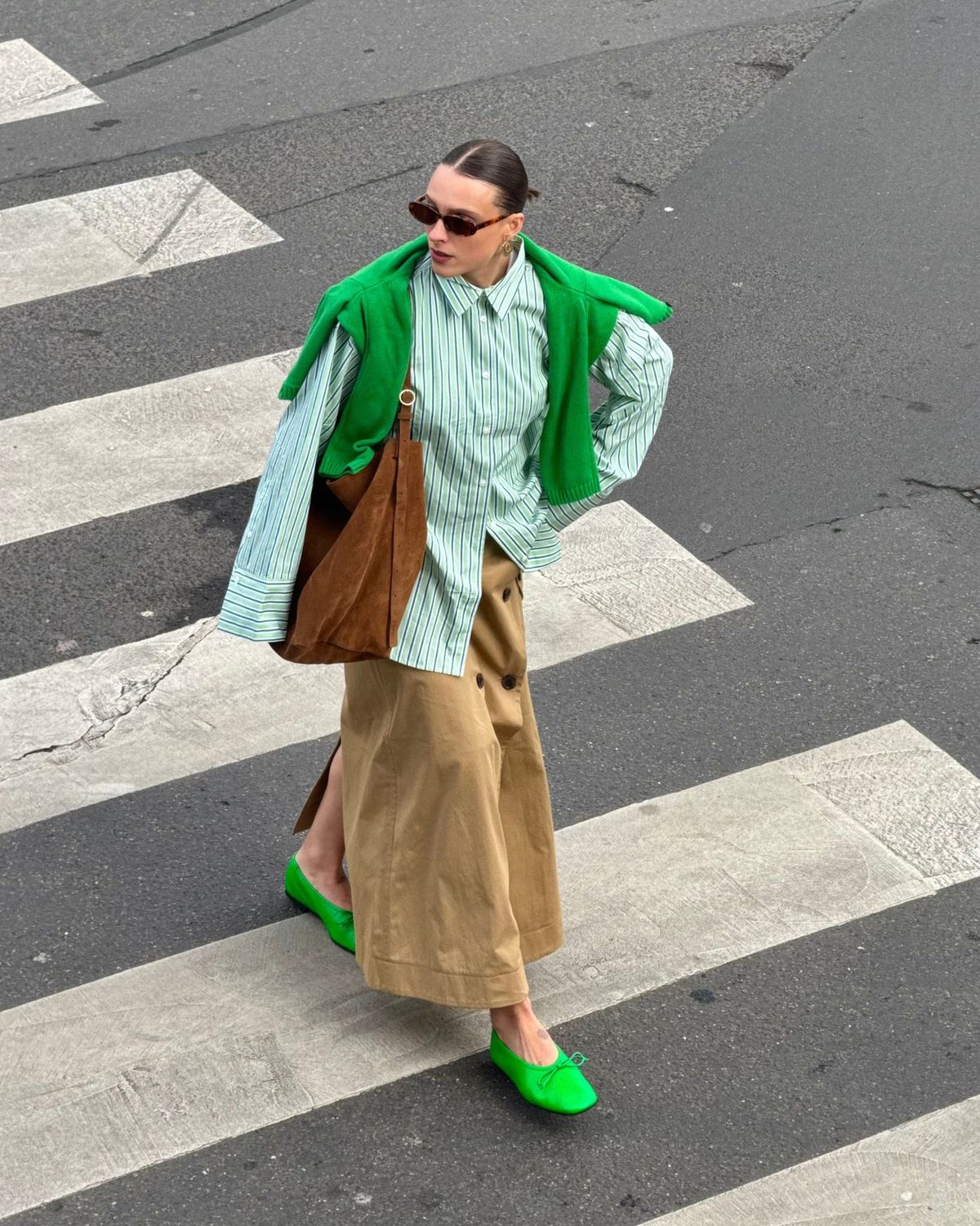 Buộc áo trên vai hoặc cổ