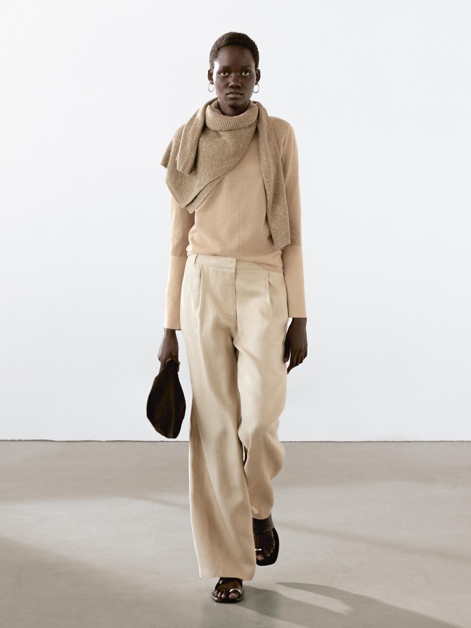 Áo len, quần dài,khăn quàng cổ