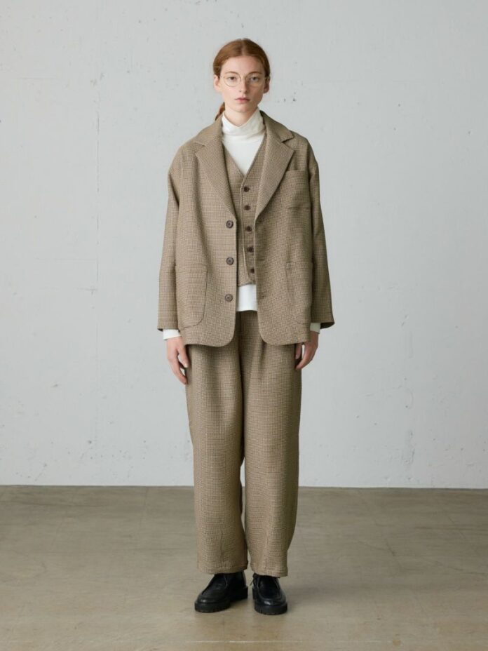 Áo cổ lọ và áo vest may đo