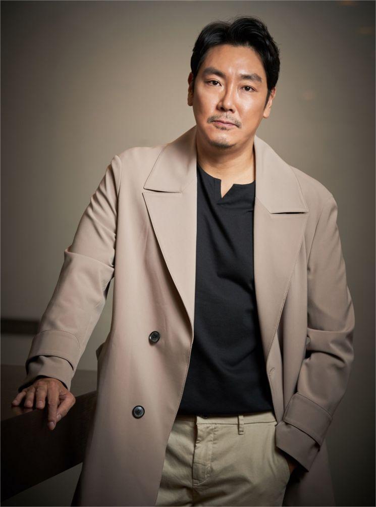 Nam diễn viên Jo Jin-woong tuyên bố giải nghệ sau loạt bê bối trong quá khứ bị phanh phui