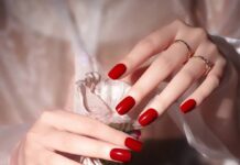 10 màu nail tháng 12 đẹp giúp bạn dễ dàng tỏa sáng mùa lễ hội màu nail tháng 12 Classic Red