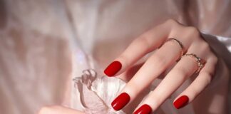 10 màu nail tháng 12 đẹp giúp bạn dễ dàng tỏa sáng mùa lễ hội màu nail tháng 12 Classic Red
