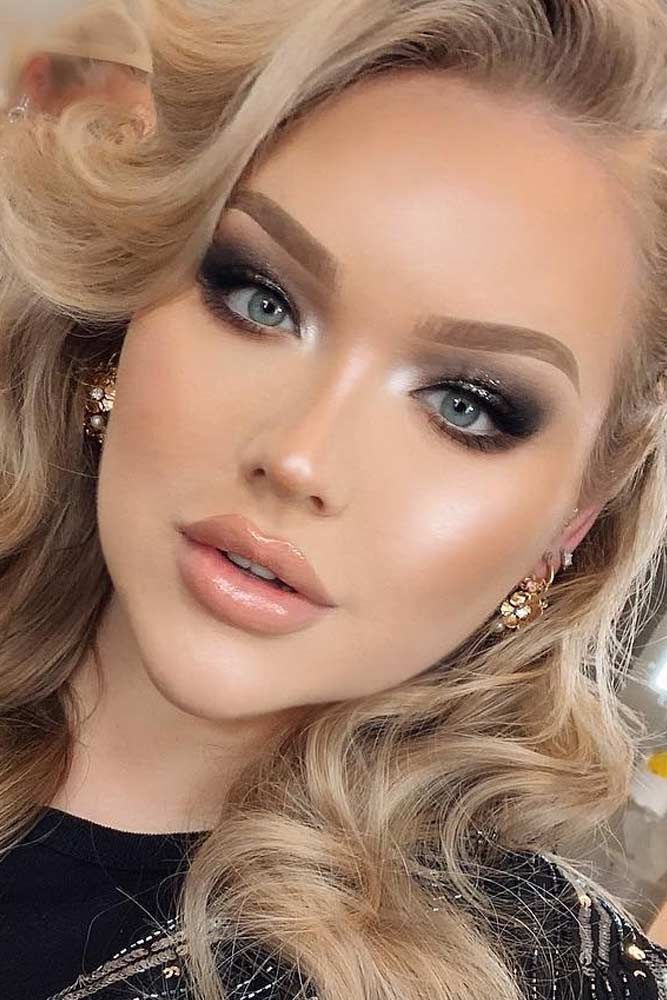 Mắt khói nhẹ nhàng và son bóng nude