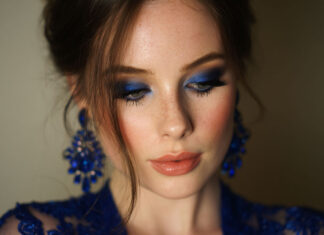 Tỏa sáng mùa lễ hội: Gợi ý các kiểu trang điểm hoàn hảo cho tiệc Giáng Sinh Phấn mắt xanh băng giá và son bóng