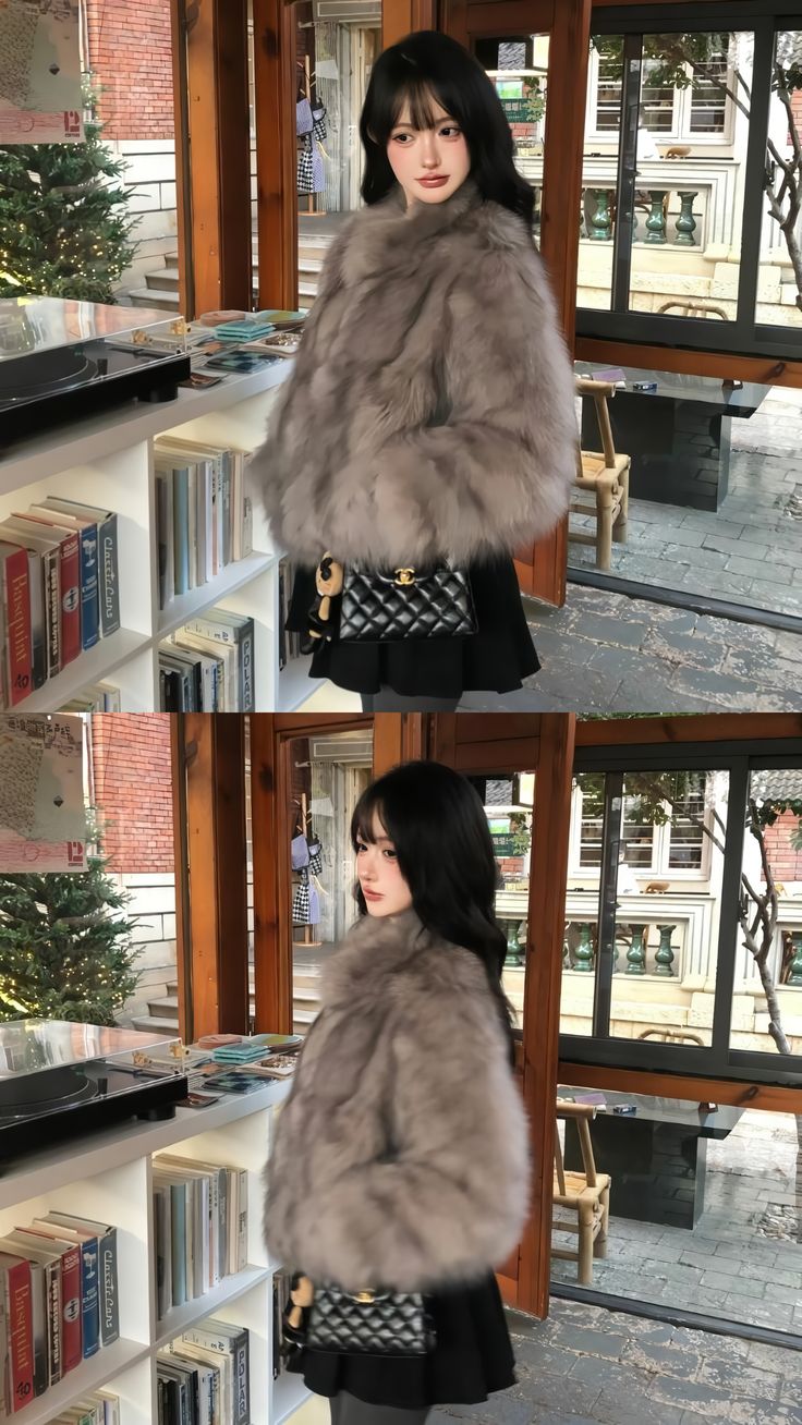 Áo khoác lông và chân váy xếp ly ngắn (Nguồn: Internet)