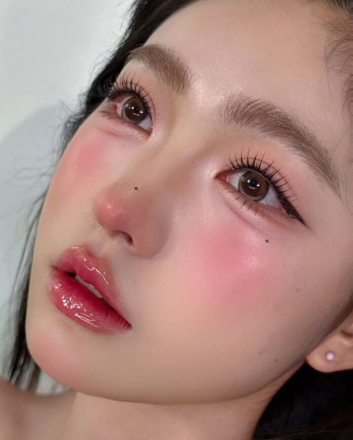 Màu sắc chì kẻ môi dần thay đổi