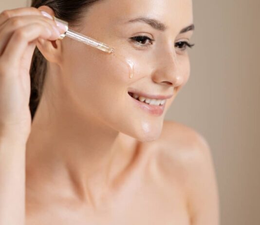 Những sai lầm phổ biến khi chăm sóc da nhạy cảm mà bạn nên biết Dùng quá nhiều hoạt chất cùng lúc